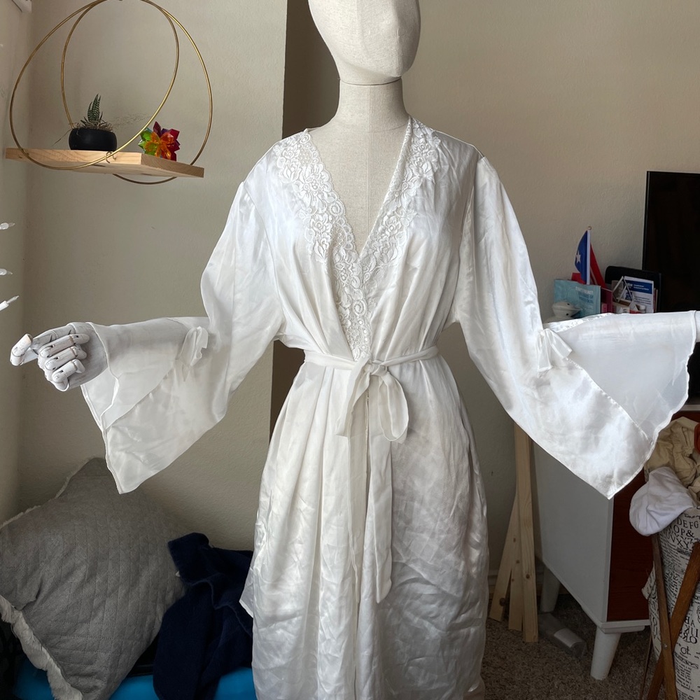 Oscar de La Renta silky lace robe 2x